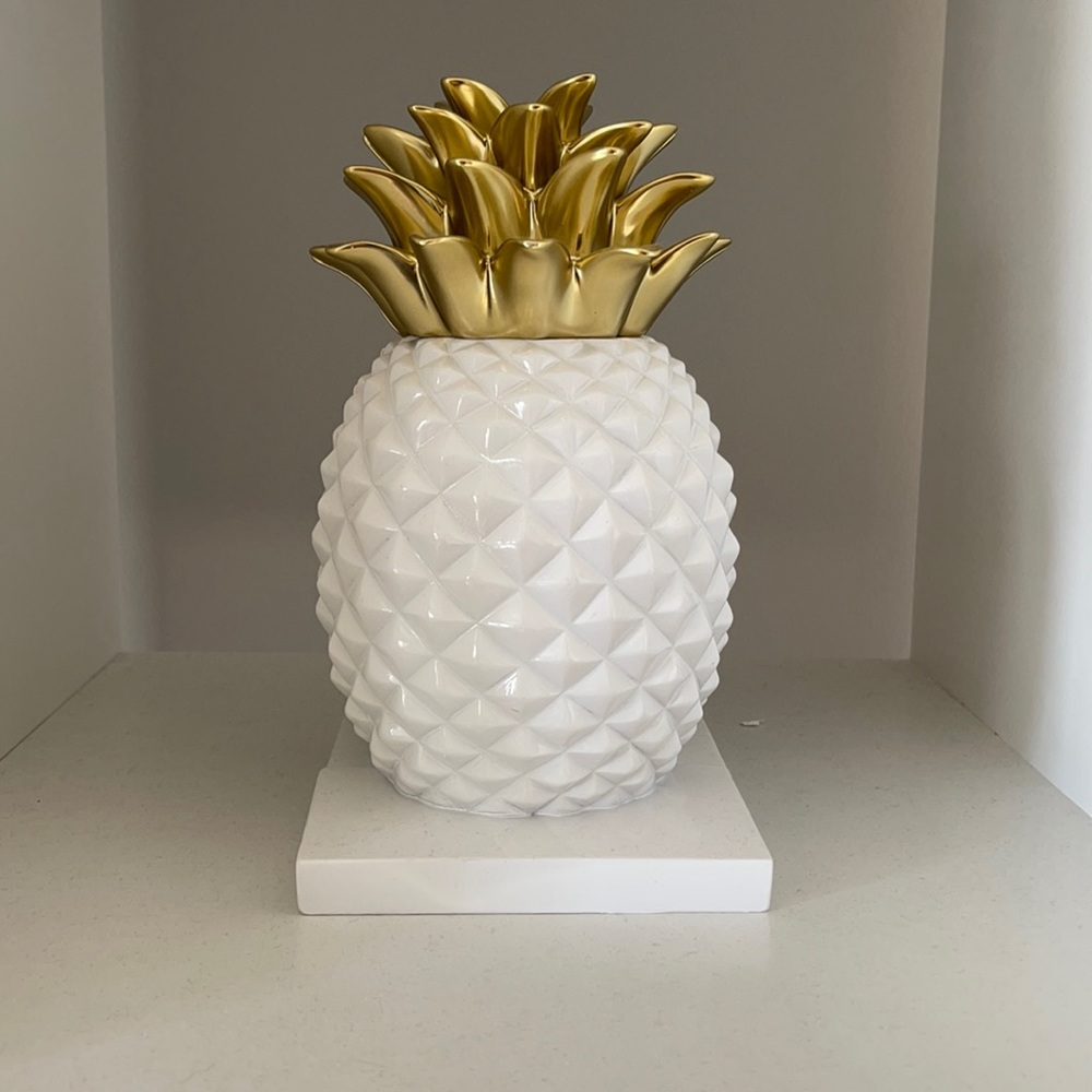 Pineapple home decor